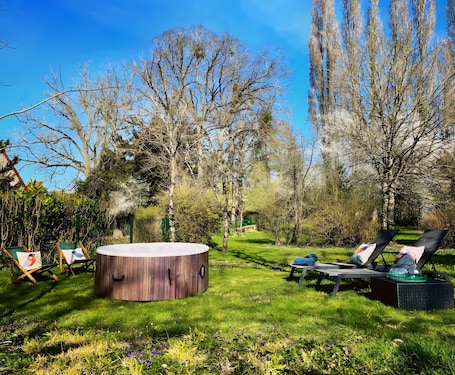 Outdoor spa tub. Le Petit Manoir de la Noue with Pool – Spacious Gîte near Loches