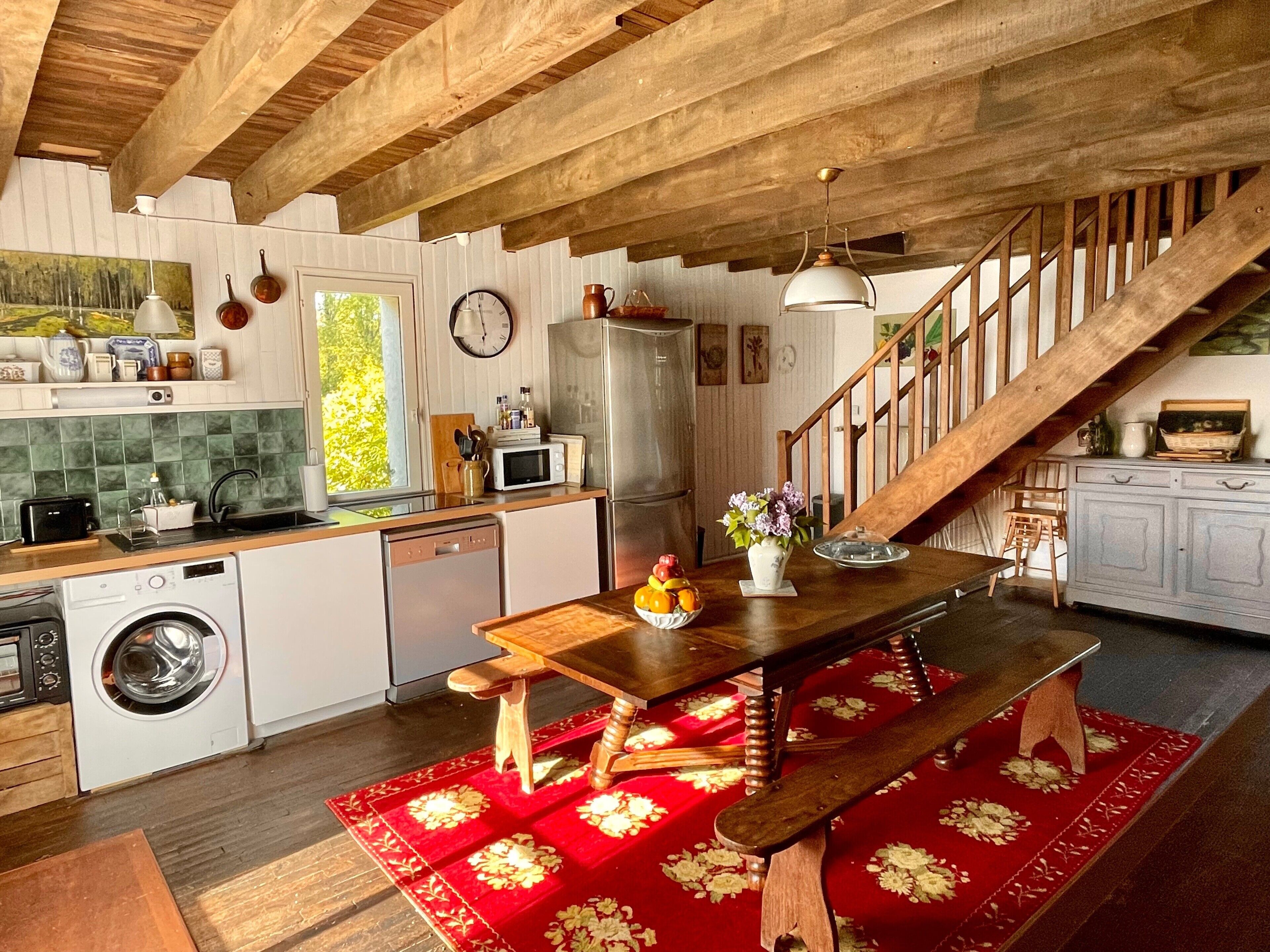 Kylskåp, mikrovågsugn, ugn och spishäll