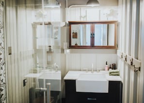 Shower, hair dryer, towels, soap - Open Studio Retreat~ Close to AVL (Alexander)