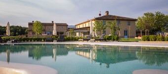 Estate with pool and vineyard in the Tuscan countryside, Mugello, near Florence