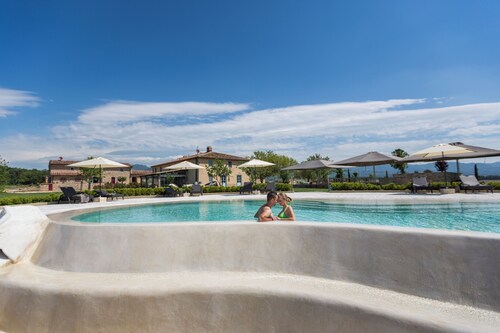 Estate with pool and vineyard in the Tuscan countryside, Mugello, near Florence