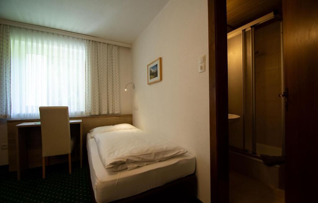 Single Room, Mountain View | Desk, free WiFi