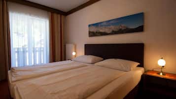 Doppelzimmer, Bergblick | Schreibtisch, kostenloses WLAN