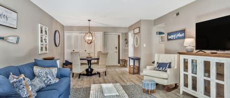 Biệt thự, 1 giường cỡ king và sofa giường, ban công, quang cảnh vườn (1659 Bluff Villas) | Khu phòng khách