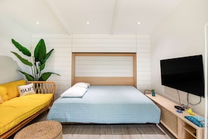 Skrivebord, strykejern/-brett, wi-fi og sengetøy