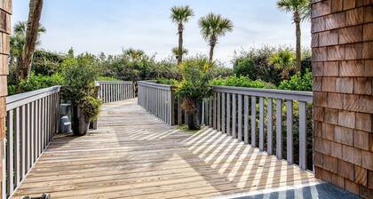 Lovely condo with free WiFi & shared tennis courts - close to golf & beaches