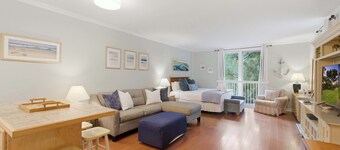Lovely condo with free WiFi & shared tennis courts - close to golf & beaches
