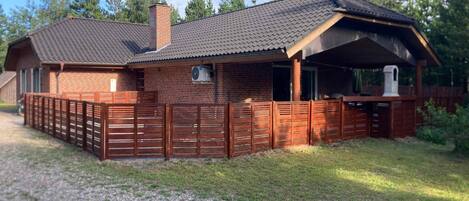 House | Bahagian luar