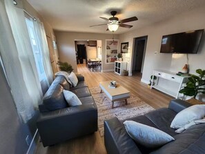 Living area - Newly Remodeled Home (Casper)