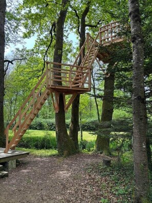 Children's area - Chalet and terrace perched in the trees (Saint-Just-de-Claix)