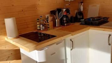 Fridge, stovetop, coffee/tea maker, cookware/dishes/utensils