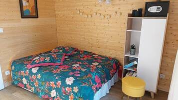 1 slaapkamer, een kluis op de kamer, beddengoed