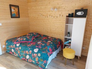 1 chambre, coffres-forts dans les chambres, draps fournis