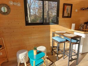 Dining - Chalet and terrace perched in the trees (Saint-Just-de-Claix)