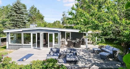 5 Star Holiday Home in Dronningmolle