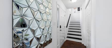 المنشأة من الداخل