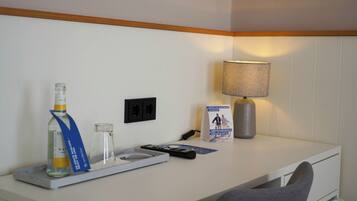 Comfort-Einzelzimmer | Zimmersafe, VerdunkelungsvorhĂ€nge, BĂŒgeleisen/BĂŒgelbrett