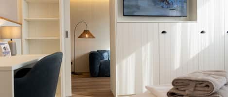 Comfort Suite, Balcony | In-room safe, blackout drapes, iron/ironing board, free WiFi