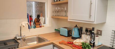 Cookware/dishes/utensils