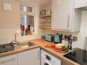 Cookware/dishes/utensils - Farriers Yard (Whitby)