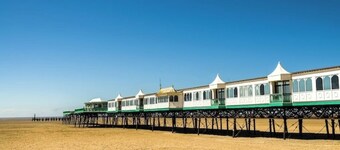 🌊 The Lytham Retreat – Luxurious 5-Bedroom Coastal Escape, Sleeps 10+