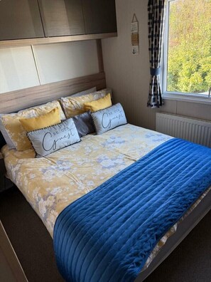 3 habitaciones, decoración personalizada y muebles diferentes 