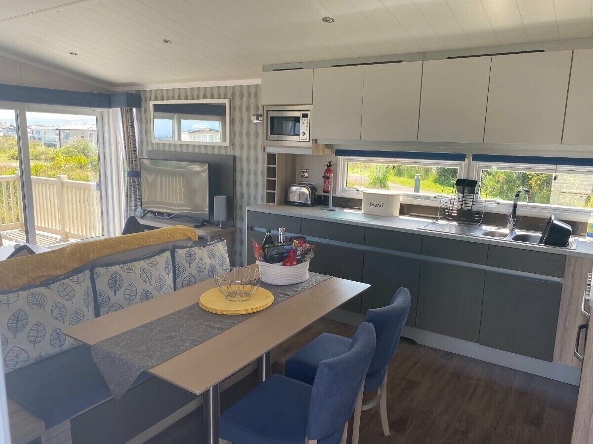 Cookware/dishes/utensils