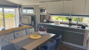 Cookware/dishes/utensils