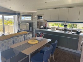 Cookware/dishes/utensils