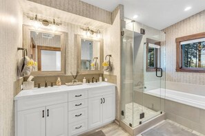 Shower, hair dryer, towels - "Peycer Pines" Schaffer's Mill Home w Club Amenities, Firepit, Ski & Golf! (Truckee)