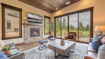 Smart TV, fireplace, DVD player, stereo