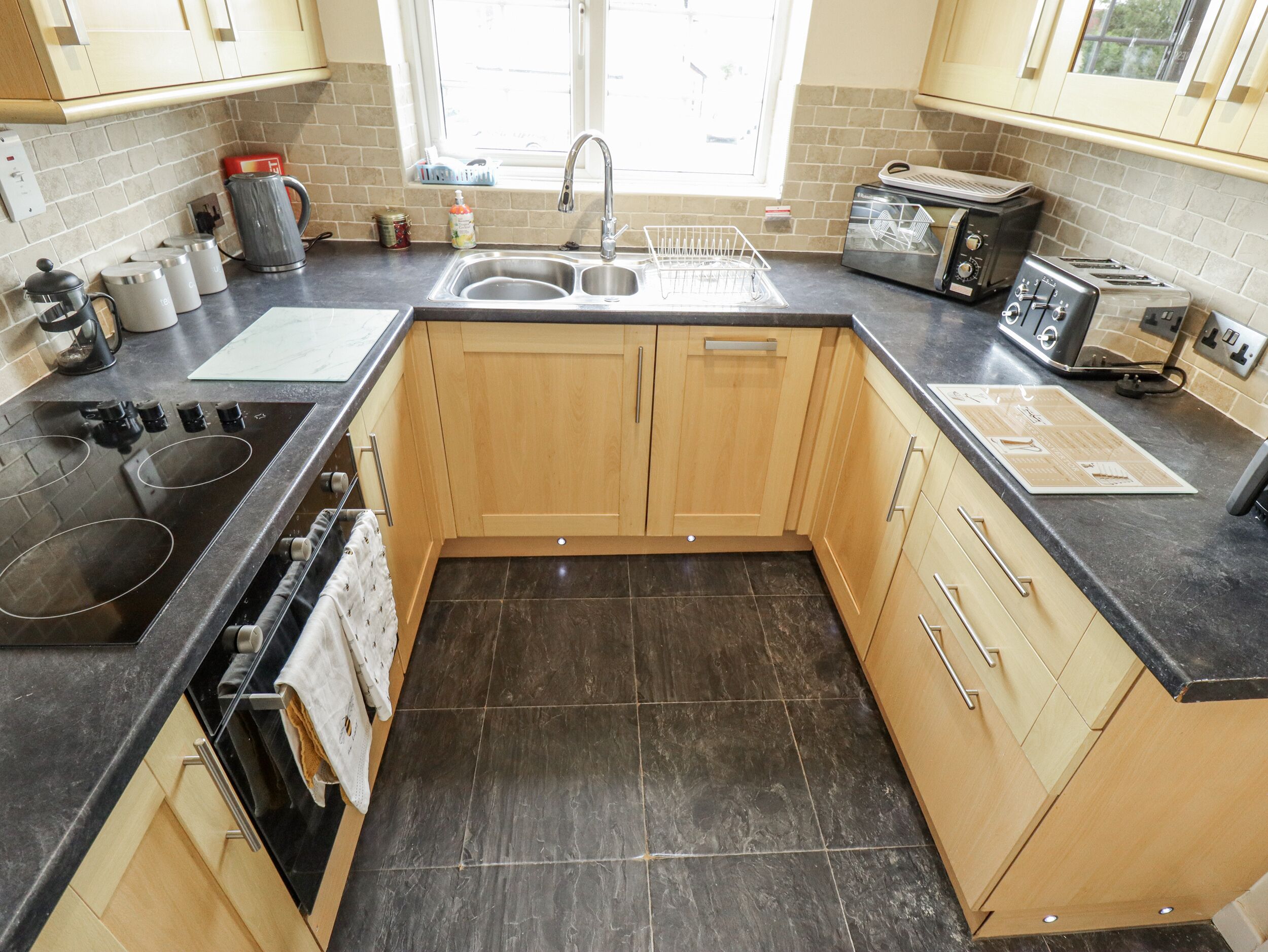 Dishwasher, cookware/dishes/utensils