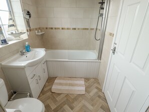 Shower - 5 Links Court (Skegness)