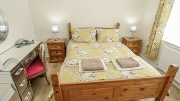 2 bedrooms, individually decorated, individually furnished, free WiFi