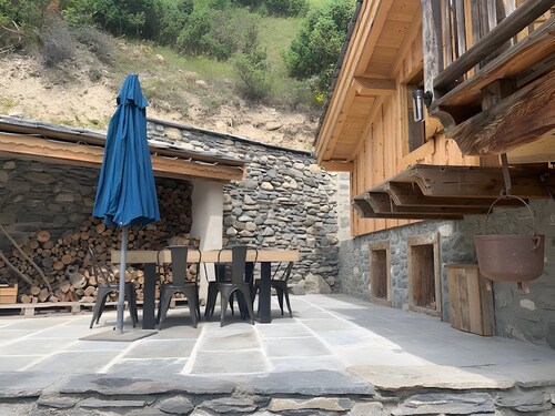 Chalet 'Saint Roch' with Mountain View, Private Terrace and Wi-Fi