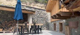 Chalet 'Saint Roch' with Mountain View, Private Terrace and Wi-Fi