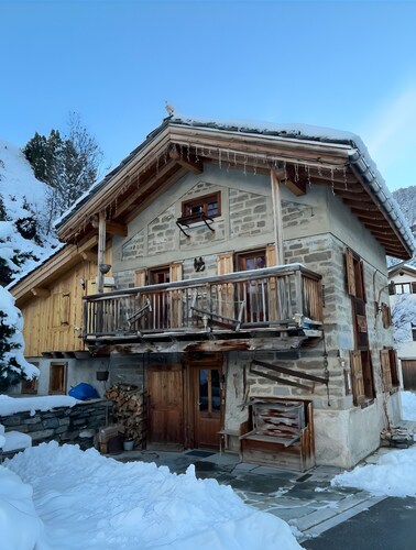 Chalet 'Saint Roch' mit Bergblick, privater Terrasse und WLAN