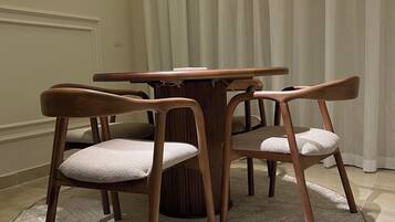 تناول الطعام