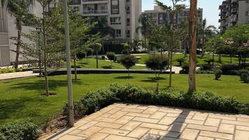 المنطقة المحيطة بالمنشأة