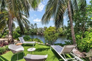 Property grounds - Ritz-Carlton Deckhouse #1: Seven Mile Beach Villa w/Pool, Boathouse, + Resort Privileges (Seven Mile Beach)
