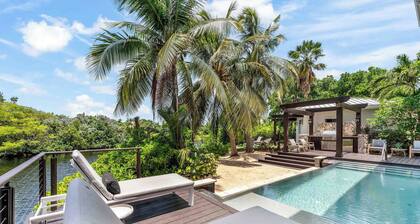 Ritz-Carlton Deckhouse #1: Seven Mile Beach Villa w/Pool, Boathouse, + Resort Privileges