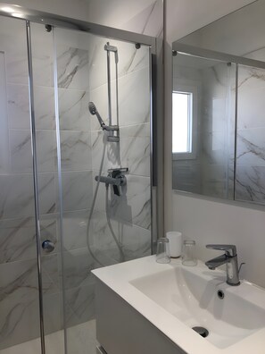 Doccia, asciugacapelli, asciugamani