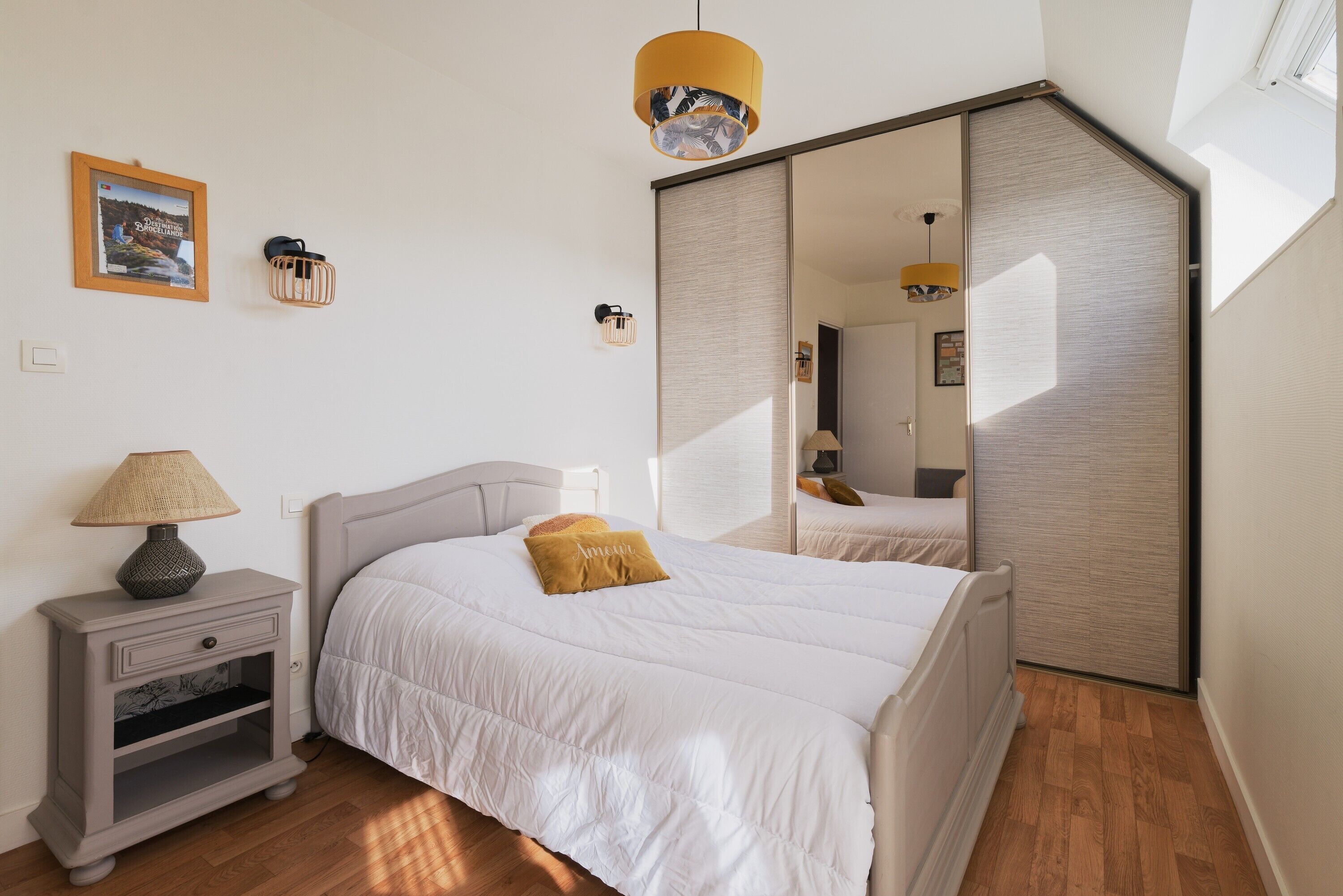 2 chambres, fer et planche à repasser