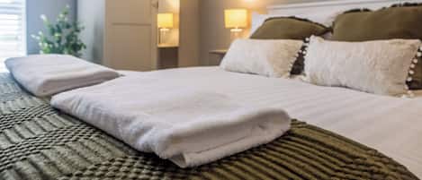 2 habitaciones, tabla de planchar con plancha, wifi y ropa de cama