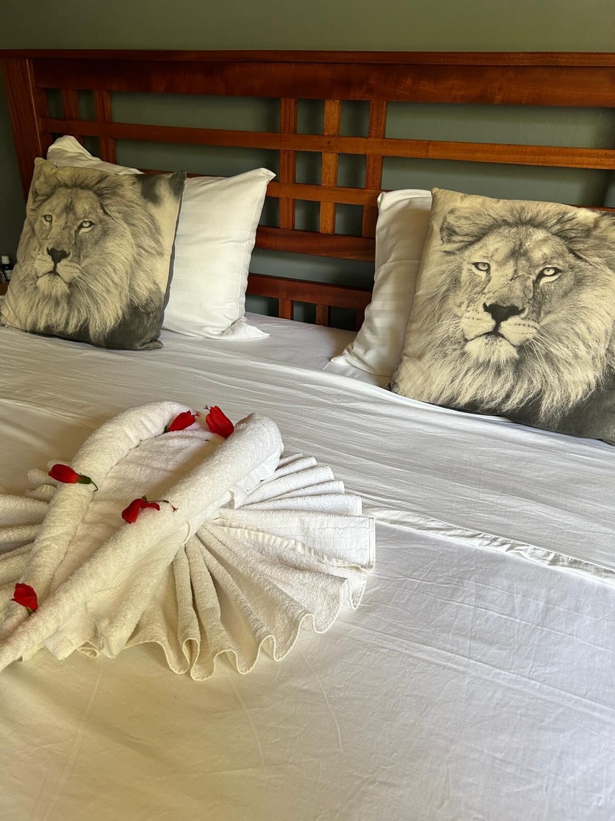 Superior Room, 1 Queen-size bed, Patio, Garden View | Individually decorated, individually furnished, free WiFi, bed sheets