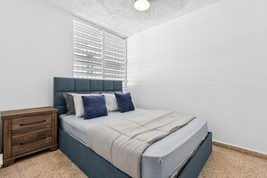 4 bedrooms, iron/ironing board, WiFi