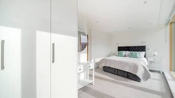 1 bedroom, desk, iron/ironing board, WiFi