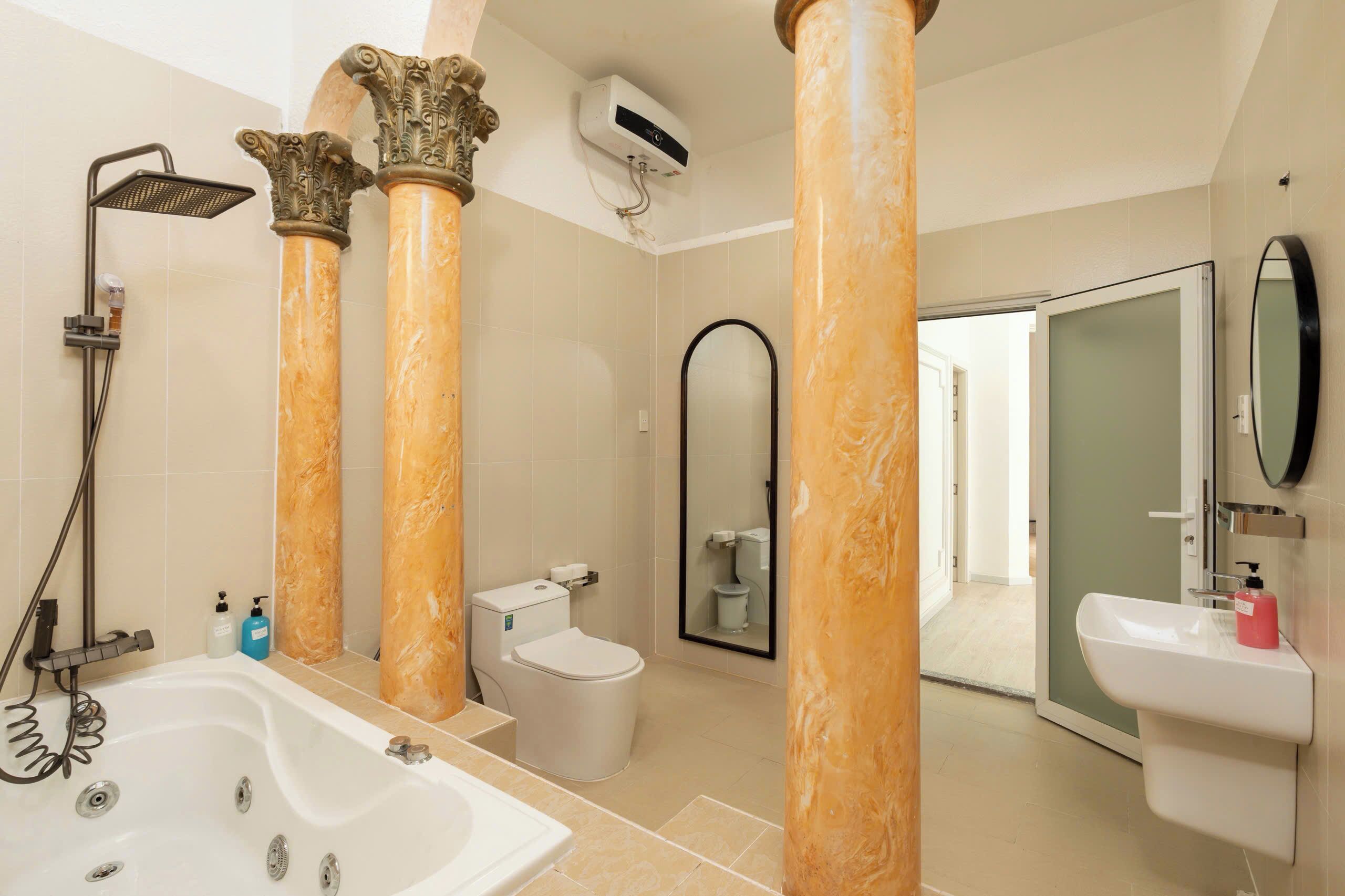 Superior Villa, City View | Bathroom