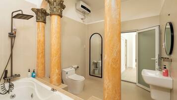 Superior Villa, City View | Bathroom