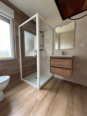 Douche, sèche-cheveux